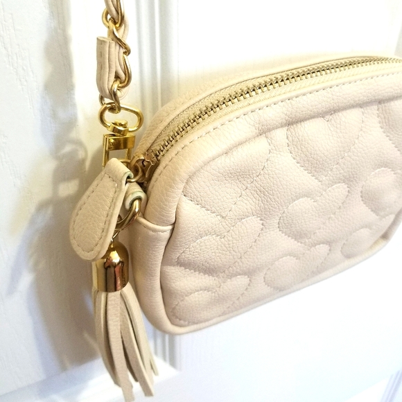 Forever 21 Handbags - ⬇️Forever 21 Heart Quilted Small Bag